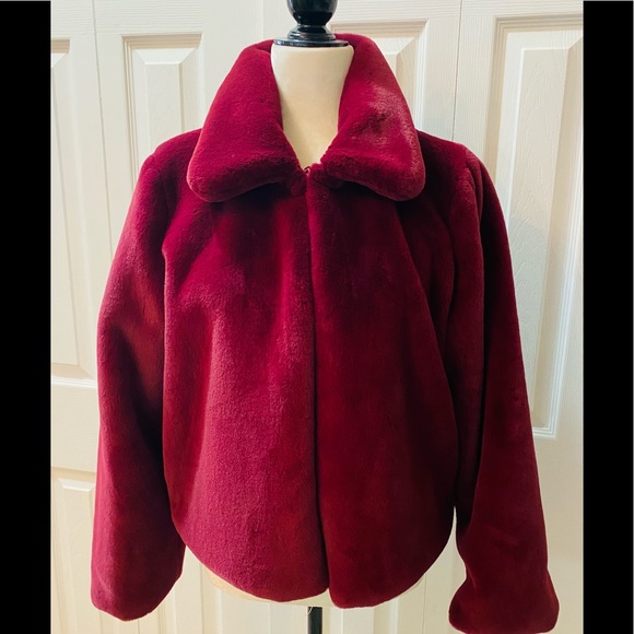 A new day. Gorgeous faux sofffttt burgundy colored fur - Picture 1 of 11